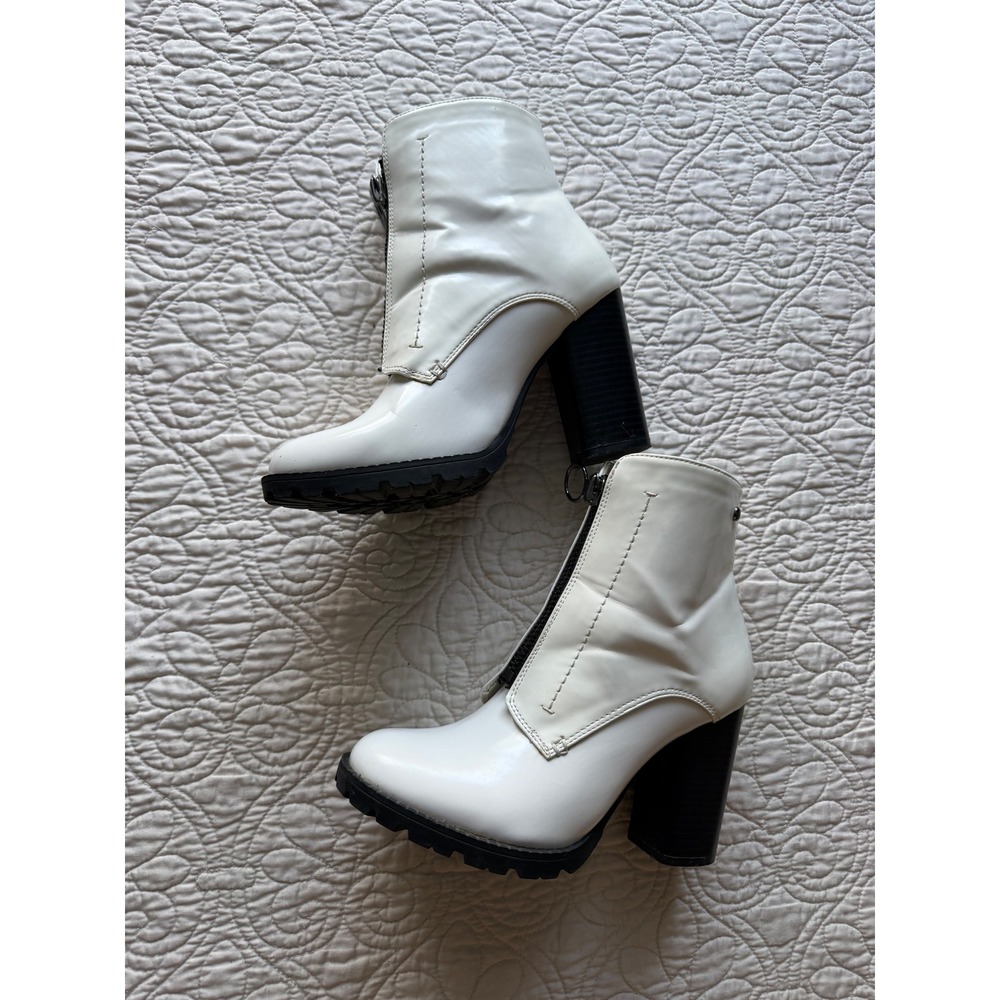 Simply Vera Vera Wang White Zip Front Lug Sole Block Heel Ankle Boots Size 6.5